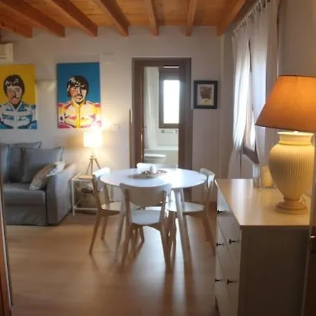 Apartman En Altos De *